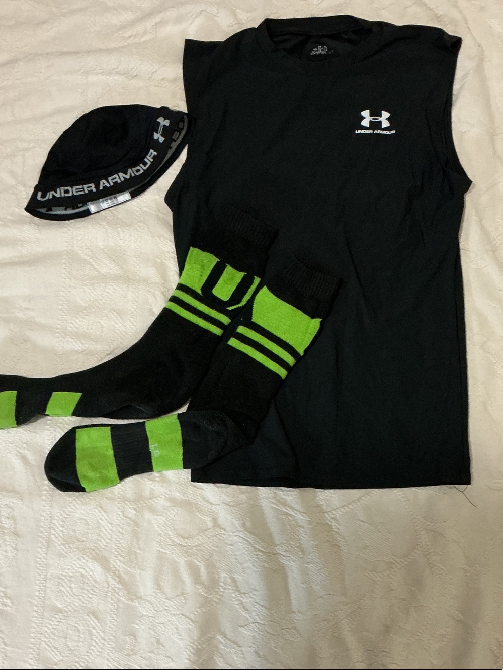 Under Armour Men’s Black Sleeveless Training Shirt, socks and cap